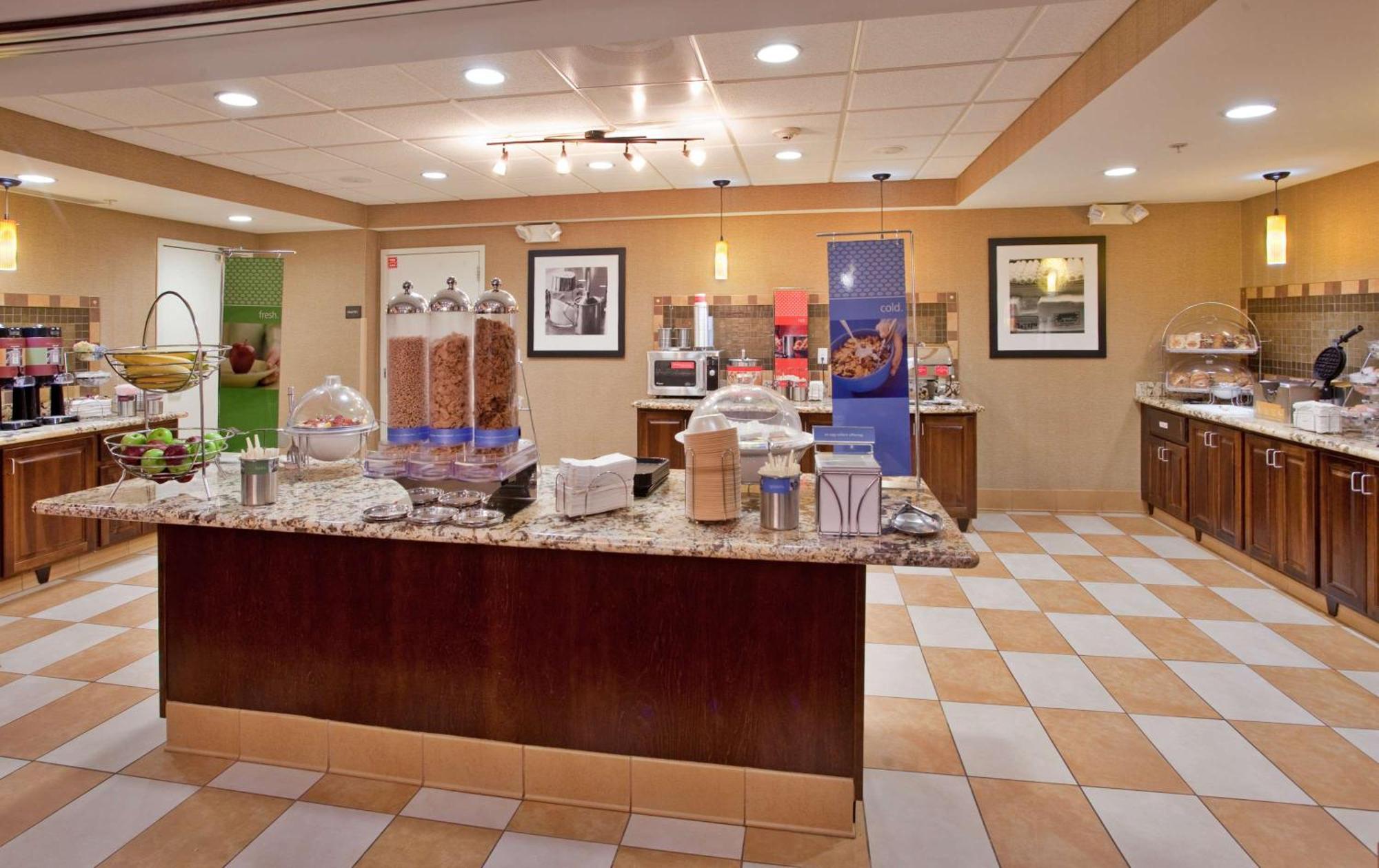 Hampton Inn & Suites Абердин Экстерьер фото